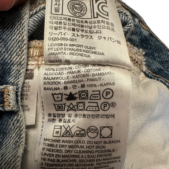 NWT Levi’s | Blue Floral Embroidered High Rise Frayed Hem Denim Shorts Size 30 - Picture 7 of 9